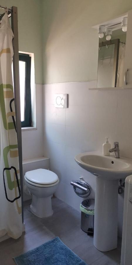 Monolocale I Delfini Apartment Мондело Екстериор снимка